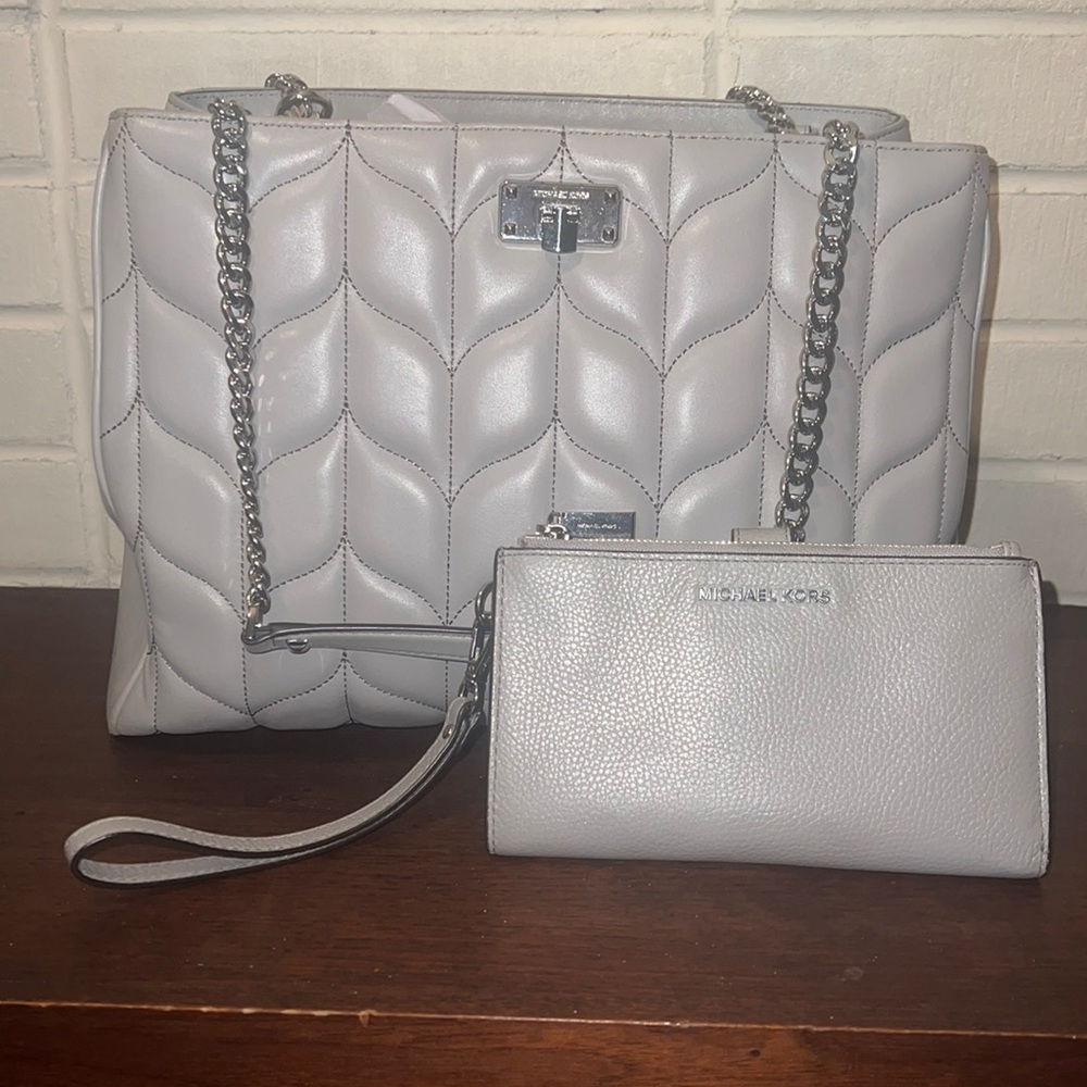 Michael Kors Peyton Large Leather Chain Tote in Gray & Smartphone Wallet